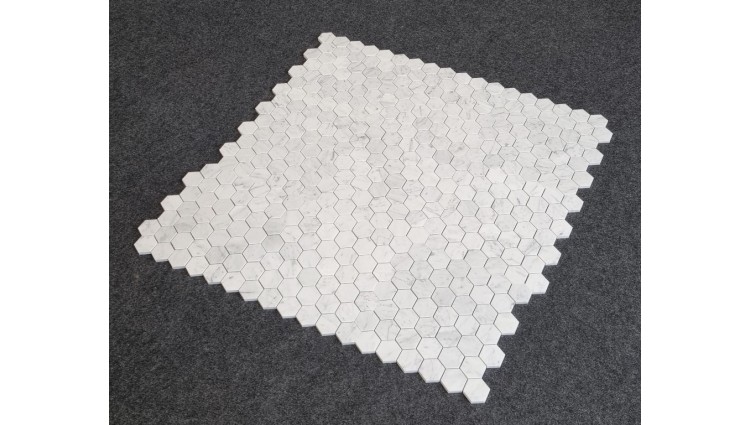 MOZAIKA BIANCO CARRARA HEXAGON MATOWA DOSTĘPNA OD RĘKI  